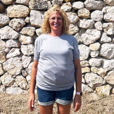 Front shot of Ottie Merino women's Granite short sleeve merino wool t-shirt on 170cm model who is wearing a size extra large